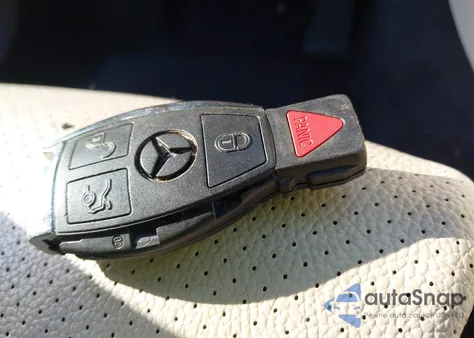 2016 Mercedes-Benz C 300 Luxury/Sport z USA, uszkodzony, nr VIN 55SWF4JB3GU155524